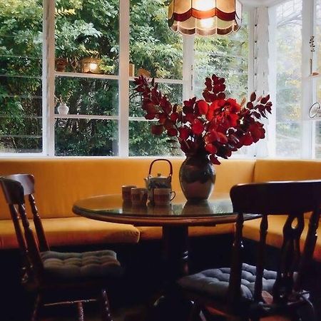 Harrys House Warburton - Peaceful Riverside Cottage In The Perfect Location Esterno foto