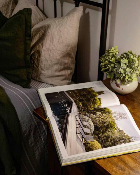 Harrys House Warburton - Peaceful Riverside Cottage In The Perfect Location Esterno foto