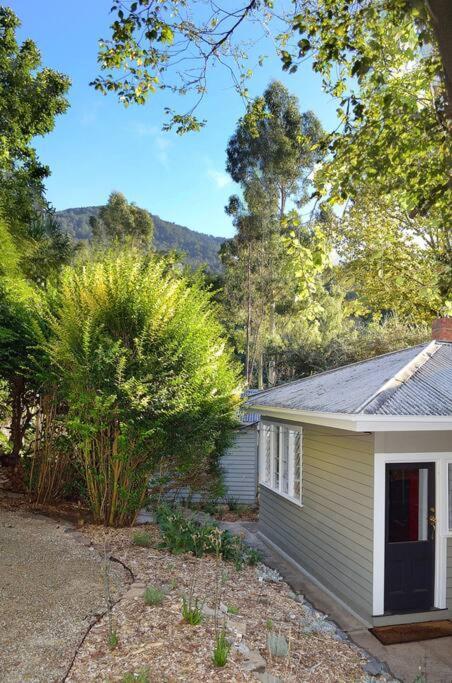 Harrys House Warburton - Peaceful Riverside Cottage In The Perfect Location Esterno foto